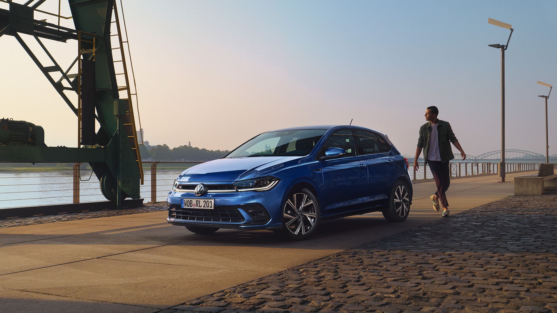 Volkswagen Occassions Garanties Concessions Mouton Volkswagen Polo d'occasion sur les rives d'un port