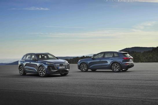 Véhicule Audi Q6 e-tron garé sur du béton