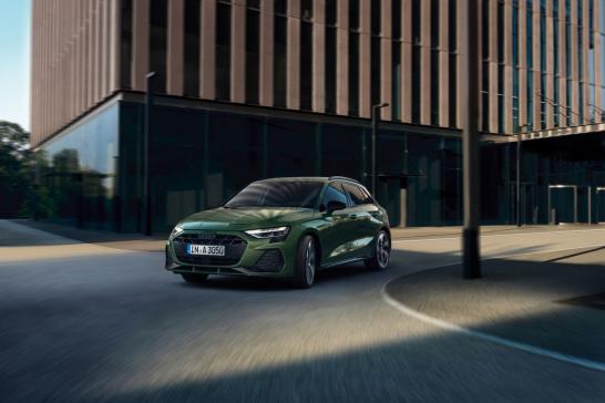 Nouvelle Audi A3 2024 dans le centre ville